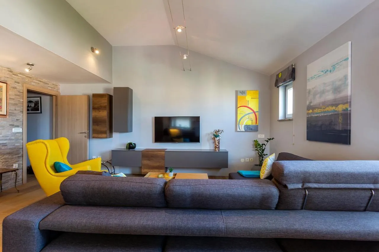Apartment Apartman Ember Pula