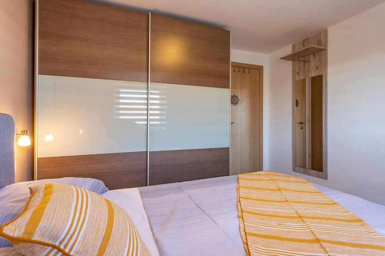 Apartman Ember Pula Apartment