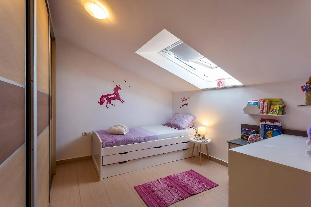 Apartman Ember Pula Apartment