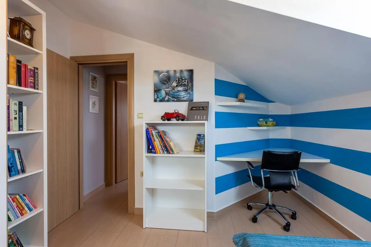 Apartment Apartman Ember Pula