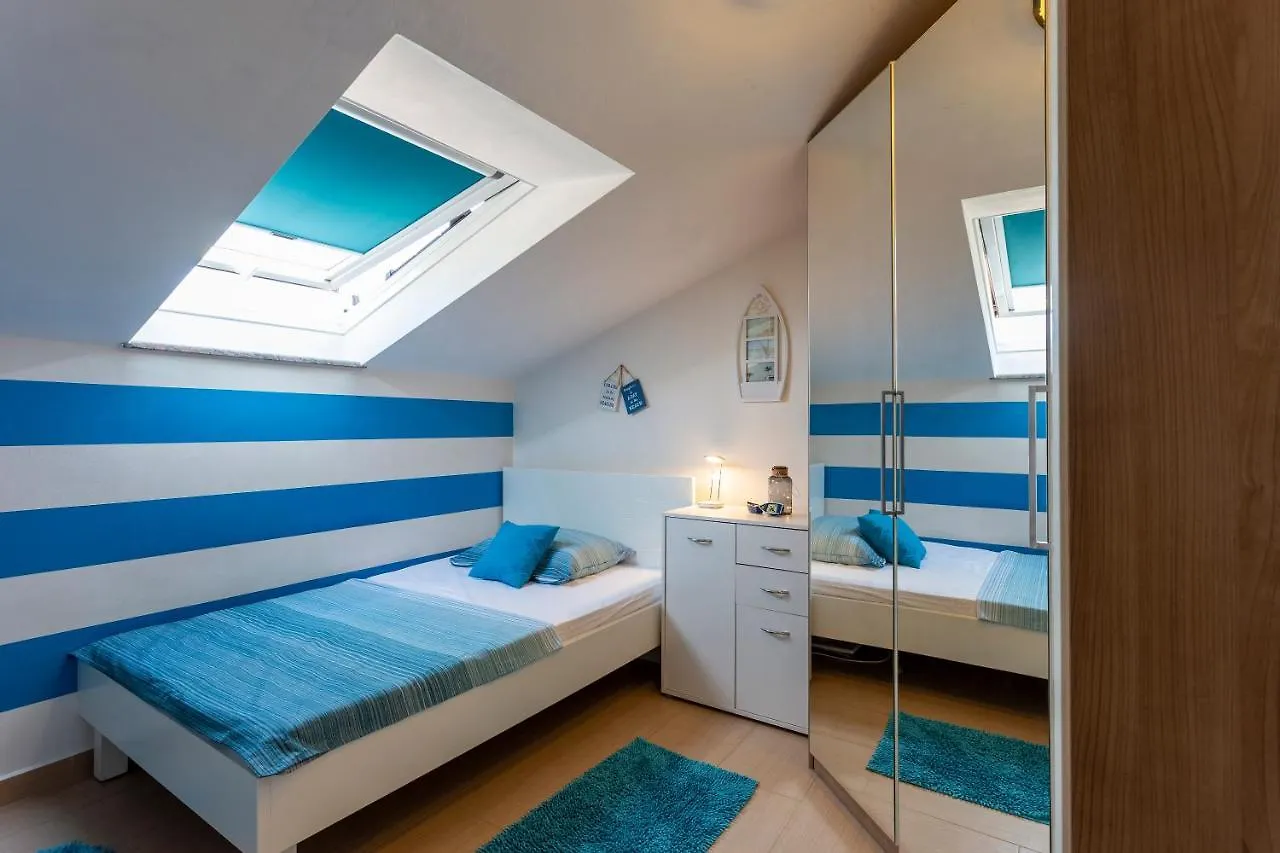 Apartman Ember Pula 0*,  Croatia